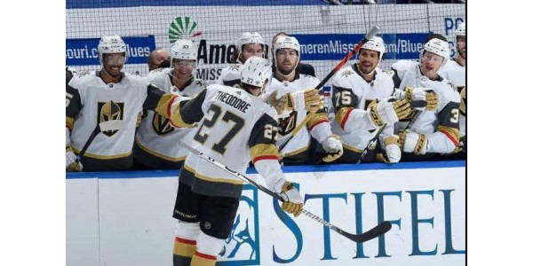 Victoire des Golden Knights 5-1 sur les Blues Victoire des Golden Knights 5-1 sur les Blues