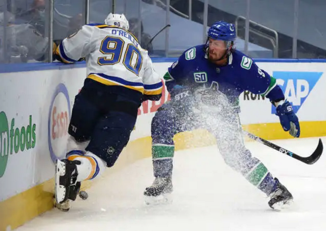 Score total des Canucks de 4-2 pour se qualifier pour la troisième ronde des séries éliminatoires